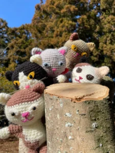 みんな一緒に、切り株で集合